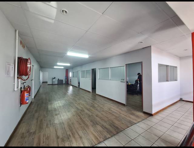 1,261M² OFFICE TO LET IN HALFWAY HOUSE
